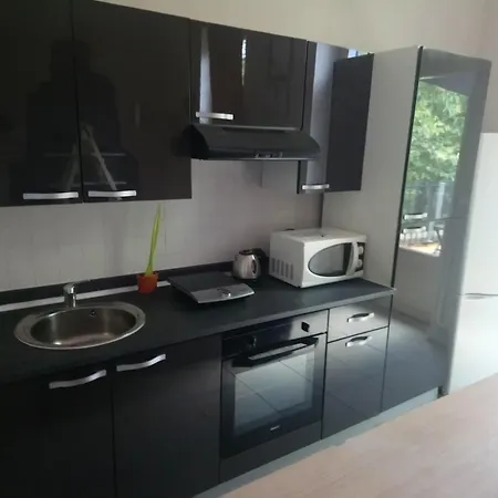 Apartment Appt Arenes 90 M2 + Terrasse Ombragee Nimes