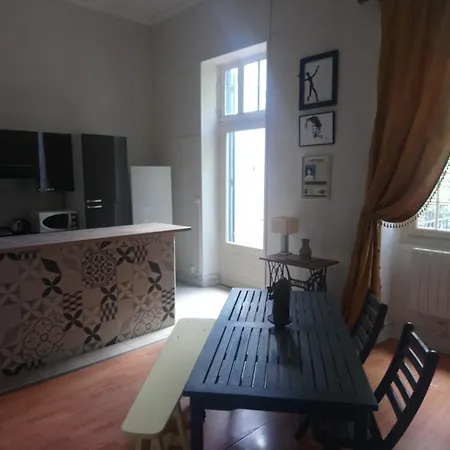 Appt Arenes 90 M2 + Terrasse Ombragee Apartmán Nîmes